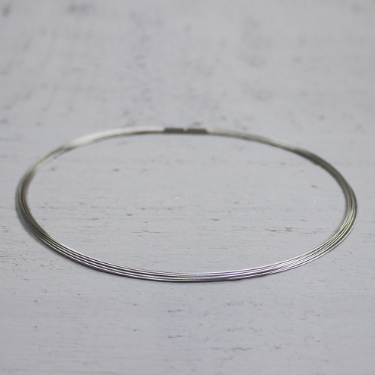 Basis-collier van edelstaal 10-draads met bajonetsluiting, deze is alleen nog verkrijgbaar in 42 cm. De 20135 is er wel in meerdere lengtes!